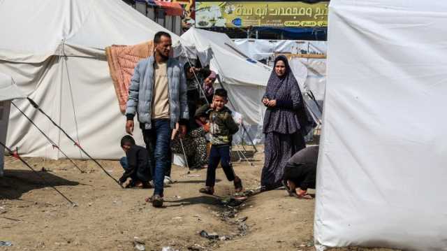 صحف عالمية: خيام غزة تخنق النازحين صيفا بعدما فشلت بمنع البرد شتاء