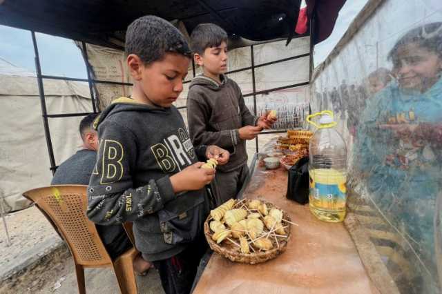بطاطس فاسدة.. طعام أطفال غزة المحظوظين للبقاء على قيد الحياة