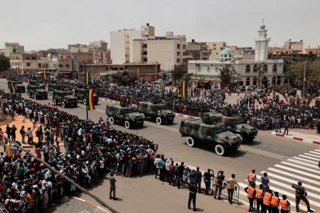 فرنسا تسلم قاعدة روفيسك للسنغال ضمن خطة الانسحاب الكامل