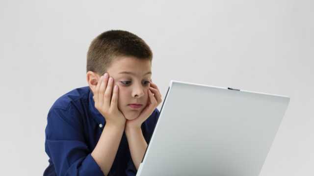 منظمة الصحة: طفل من كل ستة يتعرض للمضايقة عبر الإنترنت