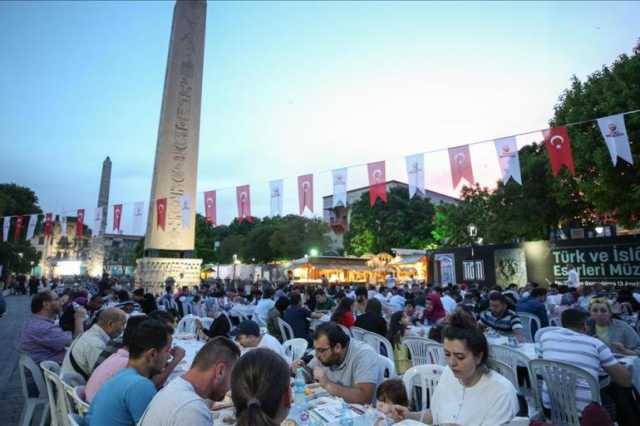 موائد الرحمن برمضان.. ملاذ للأتراك في مواجهة الواقع الاقتصادي المتدهور