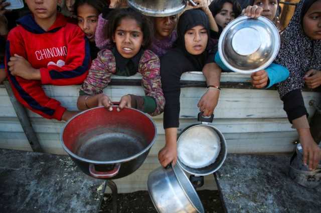 المجاعة تفتك بجنوب غزة بسبب قيود الاحتلال واللصوص