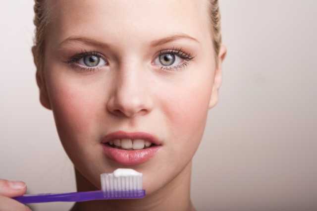 هل معجون الأسنان يساعد حقا في التخلص من البثور؟