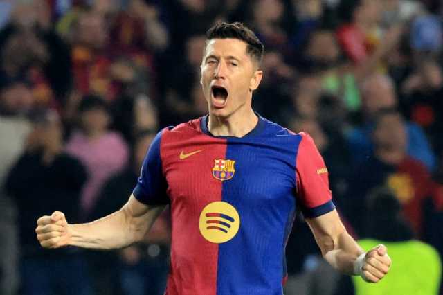 عرض إيطالي للتعاقد مع ليفاندوفسكي مهاجم برشلونة