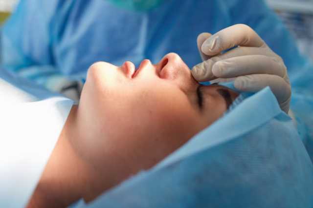 لماذا تقبل الإيرانيات بكثافة على تجميل الأنف؟