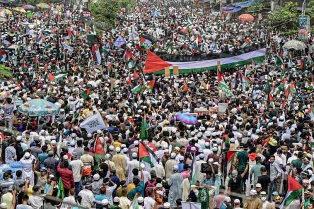 100 ألف في بنغلاديش ينددون بالإبادة في غزة ومظاهرات بباريس ولندن ضد الحرب