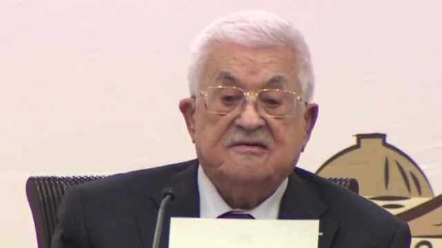 عباس يشتم المقاومة الفلسطينية ويثير غضب المغردين