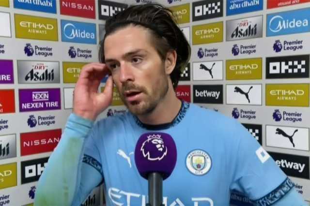 شاهد.. غريليش لاعب السيتي يحبس دموعه في ذكرى وفاة شقيقه