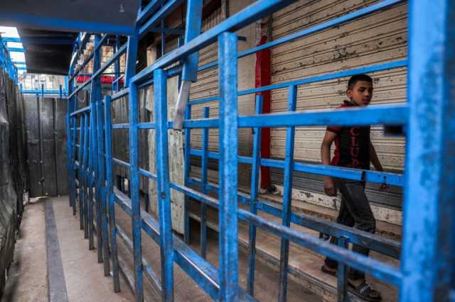 سكان غزة بلا رغيف وفلسطينيون يحذرون من حرب تجويع جديدة