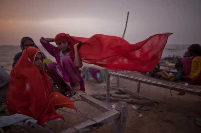 طفولتي تلاشت ببساطة.. عرائس الرياح الموسمية في باكستان