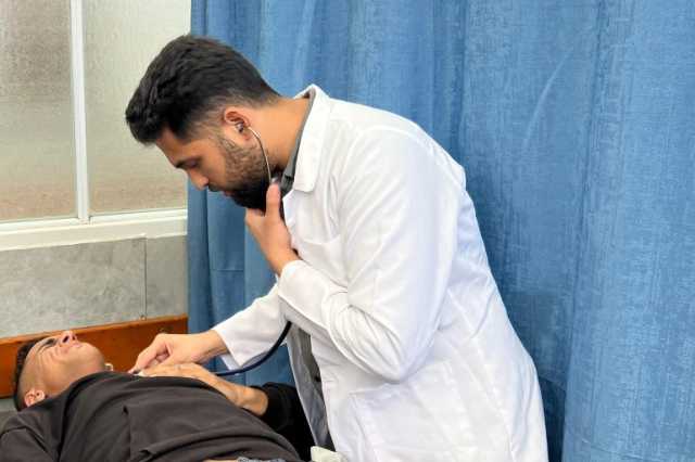 الطلاب والأطباء الجدد جنود مجهولون لإنقاذ جرحى غزة