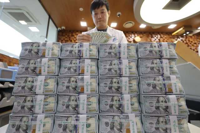 الديون العالمية عند قمة غير مسبوقة بأكثر من 324 تريليون دولار