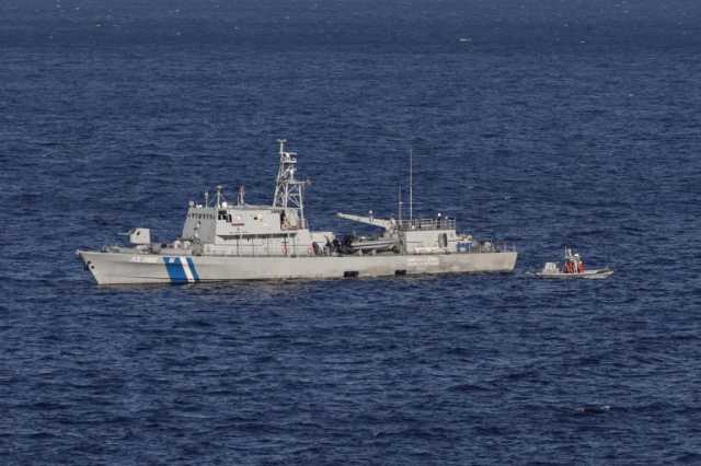 خفر السواحل اليوناني يعثر على جثتين و39 مهاجرا في جزيرة صغيرة