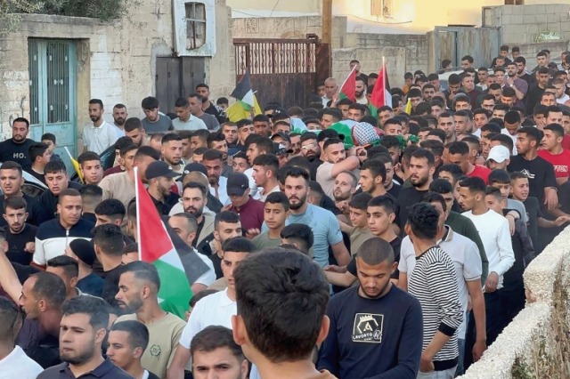 استشهاد فتى بنابلس ومستوطنون يمزقون المصحف قرب الخليل