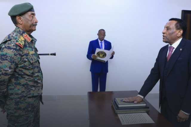 كامل إدريس يؤدي اليمين رئيسا لوزراء السودان