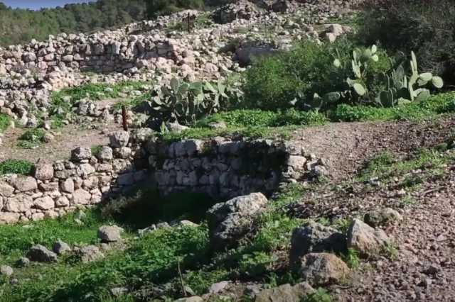 دير رافات.. قرية مقدسية آوت ملكة فلسطين