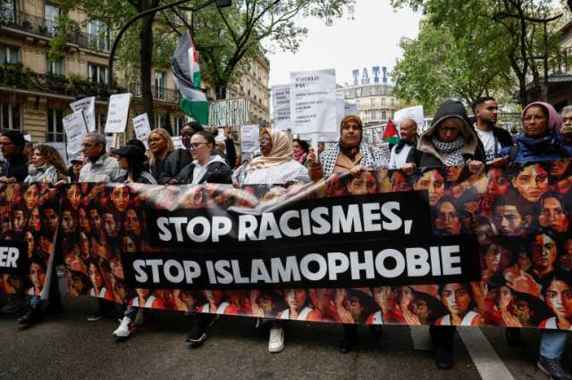 جاكوبين: الإسلاموفوبيا دفعت آلاف المسلمين لمغادرة فرنسا