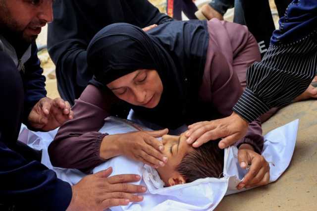 73 شهيدا بغارات مكثفة على المستشفيات وخيام النازحين بغزة