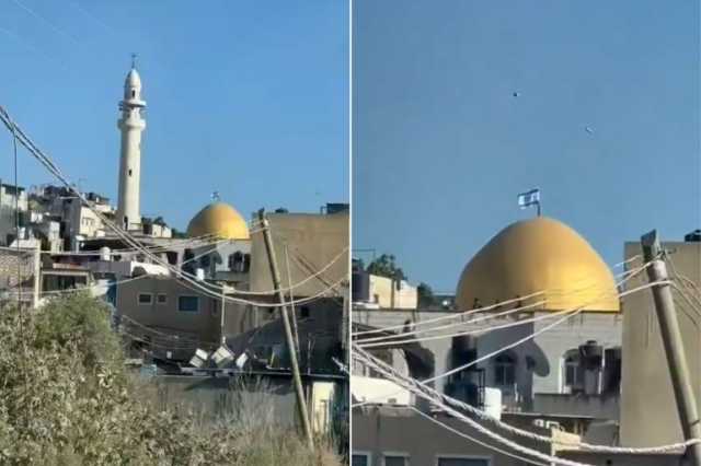 حملة استنكار واسعة لرفع علم الاحتلال فوق مسجد في طولكرم