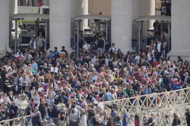 الفاتيكان يترقب تصاعد الدخان الأبيض لاختيار خليفة البابا فرانشيسكو
