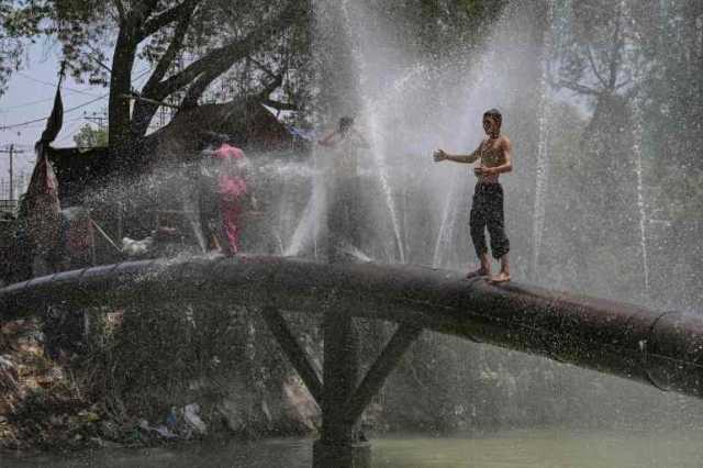 مصرع 14 شخصا على الأقل بعواصف في باكستان عقب موجة حر