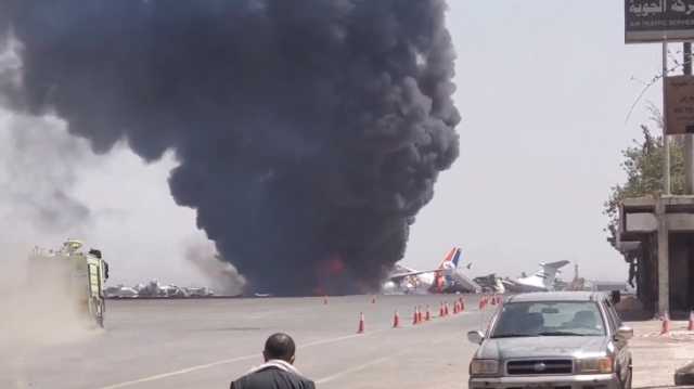 كيف علّق يمنيون على تدمير الطائرة الوحيدة في صنعاء؟