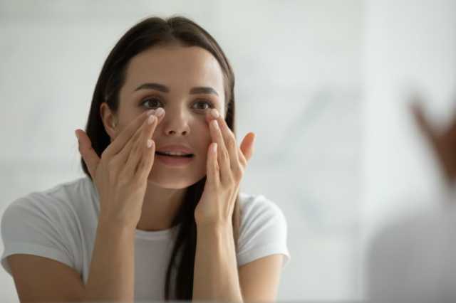 هل تعانين من الهالات السوداء؟ خبراء التجميل يقدمون حلولا عملية