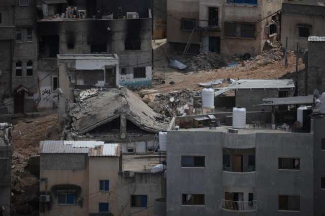 فلسطينيون يشاهدون هدم الاحتلال بيوتهم في طولكرم