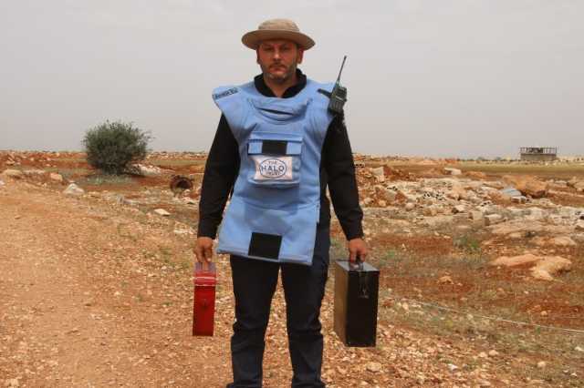 تايمز: إزالة الألغام من أجل تعليم أطفال سوريا