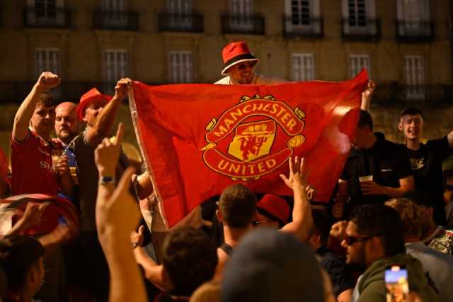 شاهد.. اشتباكات بين جماهير مانشستر يونايتد وتوتنهام قبل نهائي الدوري الأوروبي