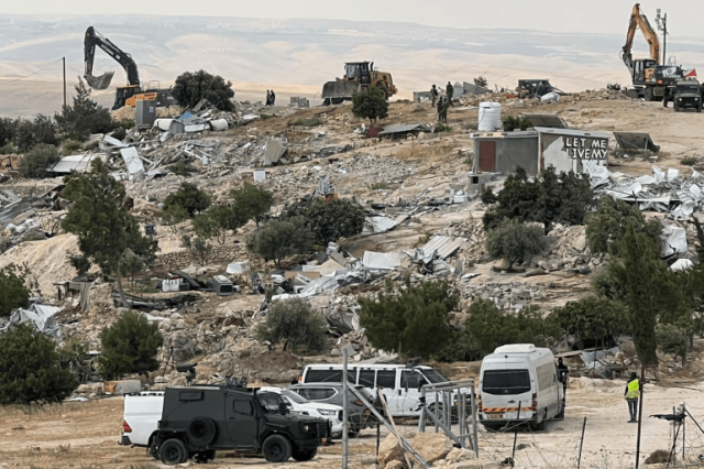 على غرار غزة.. الاحتلال يمحو قرية فلسطينية بالضفة