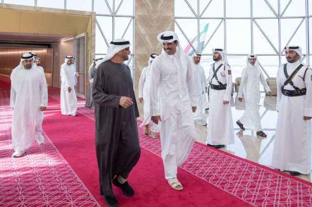 أمير قطر ورئيس الإمارات يدعوان لانتهاج الحوار والدبلوماسية لحل أزمات المنطقة