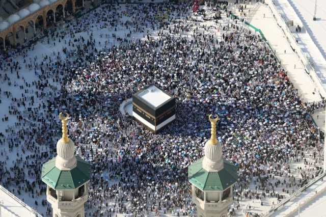 حجاج بيت الله الحرام يختتمون المناسك ويؤدون طواف الوداع