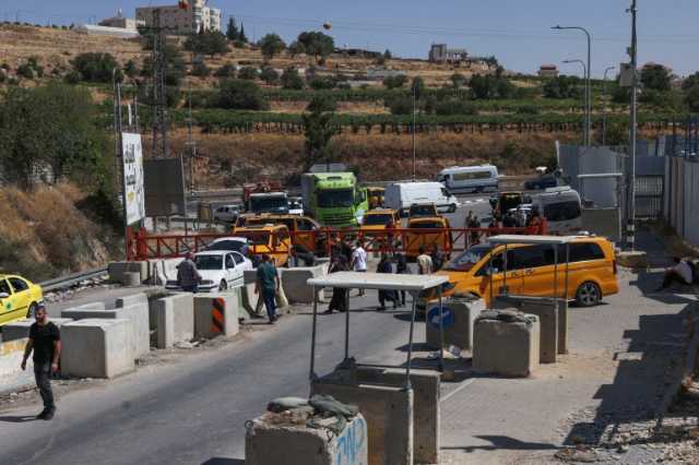 الاحتلال يغلق الضفة ويحذّر الفلسطينيين من إظهار الفرح بالقصف الإيراني