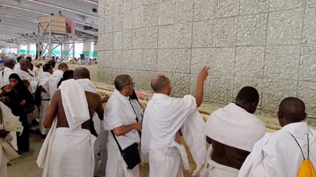 شاهد حجاج بيت الله الحرام يستقرون بمنى في يوم القرّ