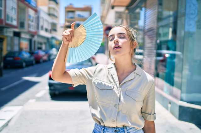 كيف تقلل التعرق في الصيف؟ حلول غذائية وعملية فعالة