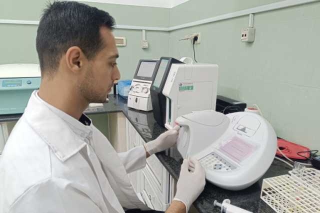 الحصار ينذر بانهيار مختبرات المستشفيات بغزة