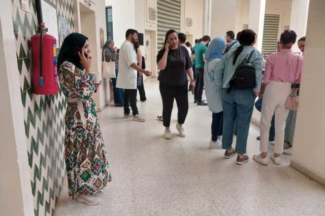 احتجاج الأطباء الشبان في تونس إنذار جديد بالمستشفيات الحكومية