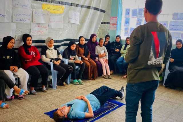 الأمل في الأيدي.. طلبة الطب البشري بغزة ينشرون الوعي الطبي المجتمعي