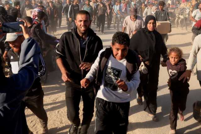 مجوّعو غزة يروون للجزيرة نت مأساة الطعام المغمّس بالدم