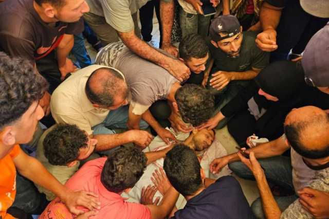 غزة تودع الفنان والناشط محمود خميس شراب بعدما رسم البسمة وسط الدمار