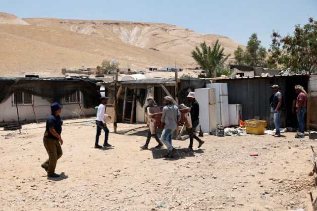 مستوطنون يجبرون 500 عائلة فلسطينية قرب أريحا على الرحيل