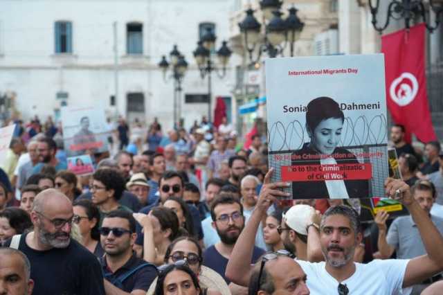 سيناتور أميركي: احتجاجات تونس تظهر أن سعيد فقد شرعيته