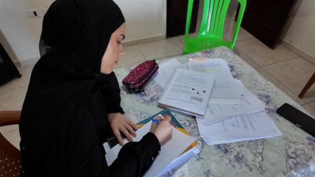 استعدادات طلاب بجنوب لبنان لامتحانات الثانوية رغم النزوح والتوترات الأمنية