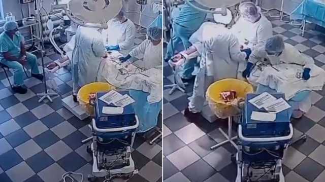مشاهد لفريق جراحي يواصل إجراء عملية أثناء وقوع زلزال شرق روسيا
