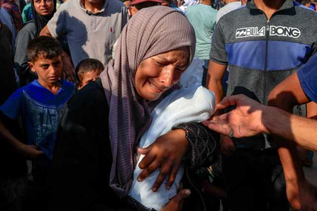 صحيفة بريطانية: غزة مشرحة مفتوحة ورائحة الموت تزكم الأنوف في كل مكان