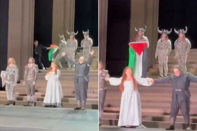 فنان يرفع علم فلسطين في عرض مسرحي في دار الأوبرا الملكية ببريطانيا