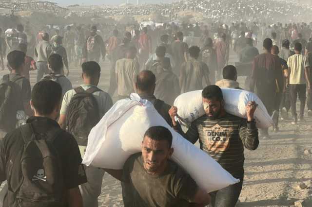 الطريق إلى زيكيم.. غزيون يبحثون عن لقمة عيش بين مخالب الموت