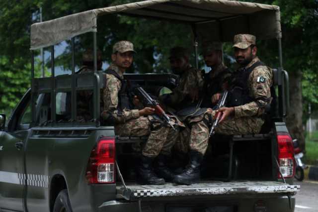 5 قتلى و11 مصابا بانفجار استهدف سيارة حكومية في باكستان
