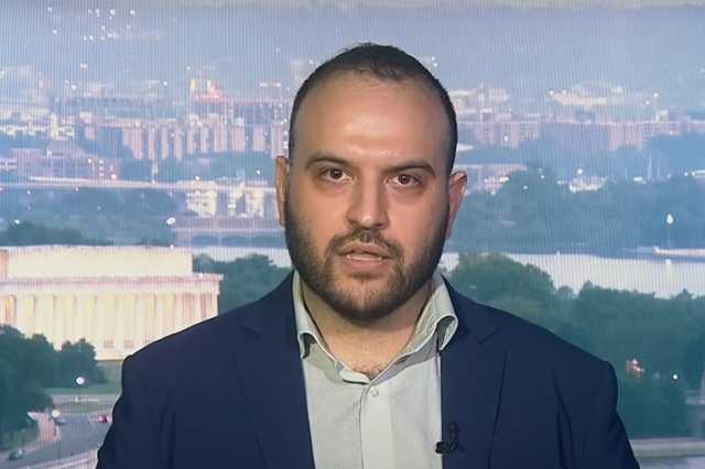 شاهد قريشي.. مستشار إعلامي أميركي أُقيل بسبب القضية الفلسطينية
